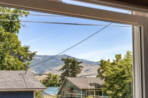 843 B Street Ashland OR 97520