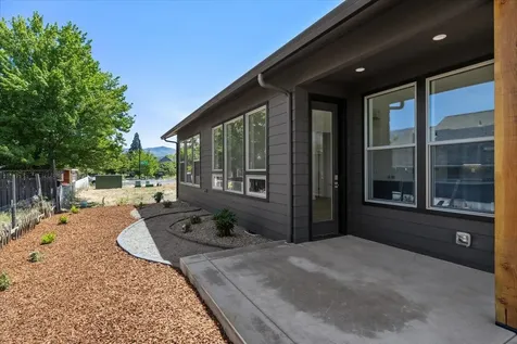 1283 Hagen Way Ashland OR 97520