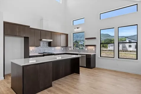 1283 Hagen Way Ashland OR 97520