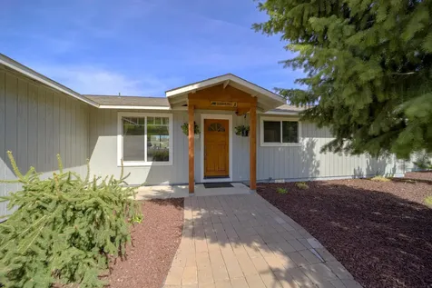 3698 NW Helmholtz Way Redmond OR 97756
