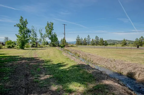 444 E Dutton Road Eagle Point OR 97524