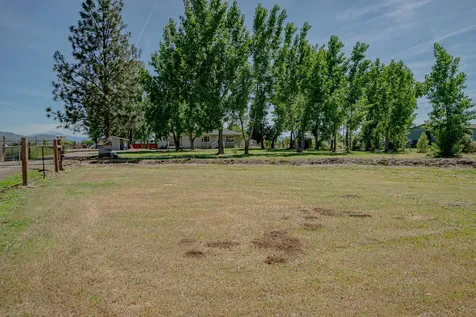 444 E Dutton Road Eagle Point OR 97524