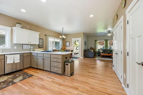 1229 Quail Hollow Drive Medford OR 97504