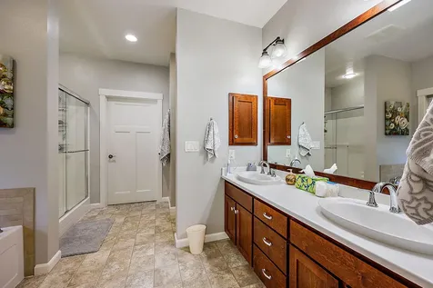 1229 Quail Hollow Drive Medford OR 97504