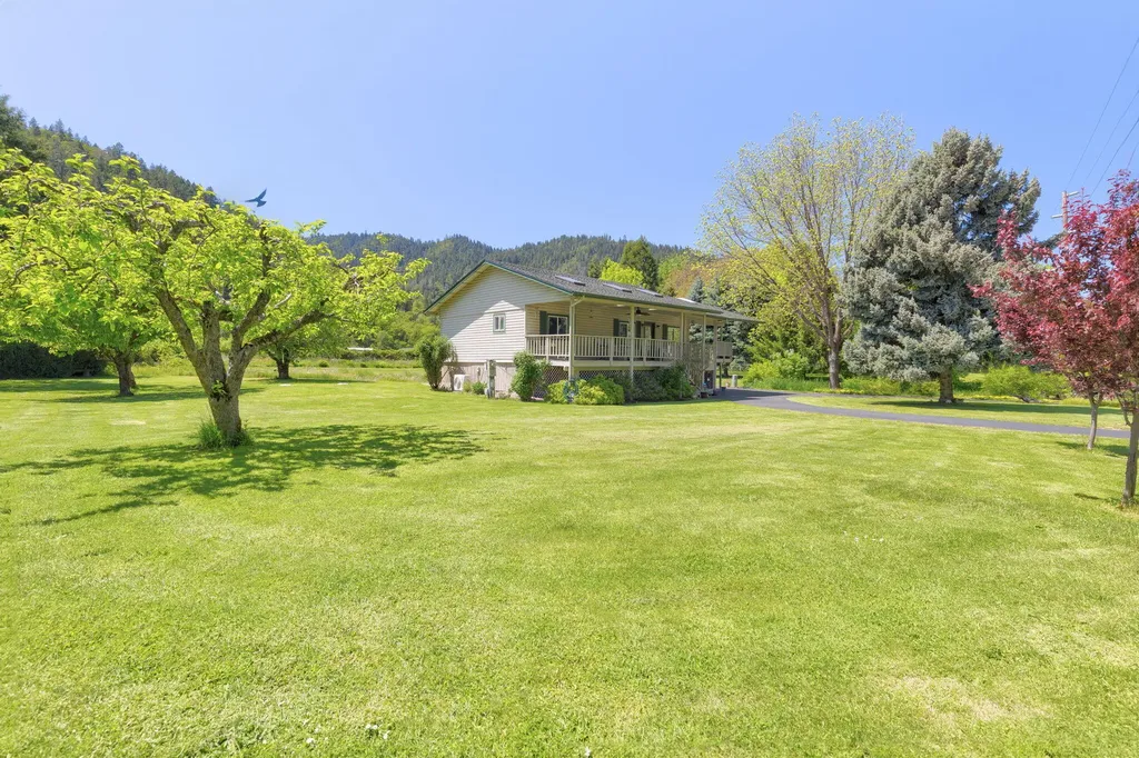 4415 Rogue River Highway Gold Hill OR 97525