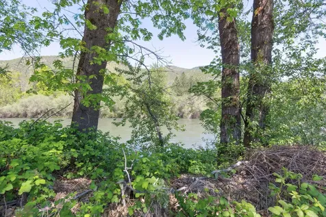 4415 Rogue River Highway Gold Hill OR 97525