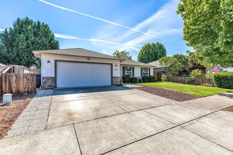 1313 Andrew Drive Medford OR 97501