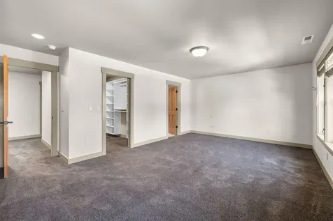 61474 Linton Loop Bend OR 97702