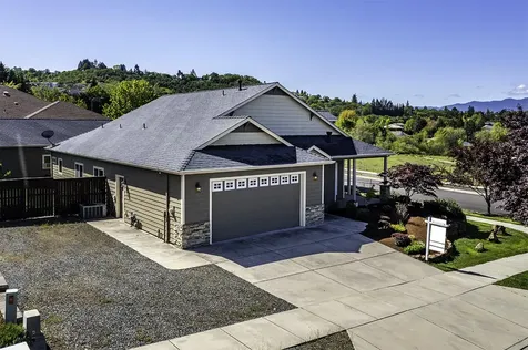 4328 Tamarack Drive Medford OR 97504