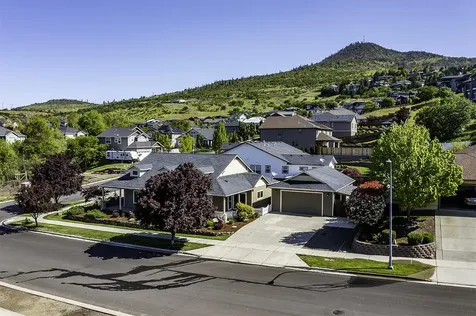 4328 Tamarack Drive Medford OR 97504