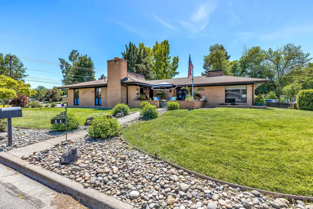 11 Rachel Drive Central Point OR 97502