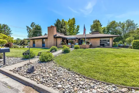 11 Rachel Drive Central Point OR 97502