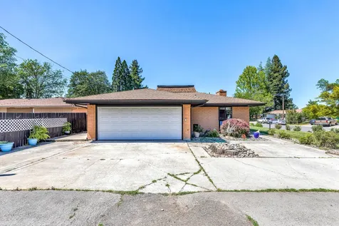 11 Rachel Drive Central Point OR 97502