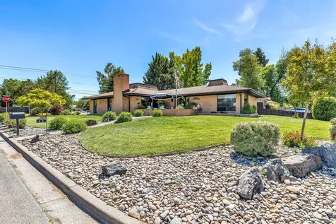 11 Rachel Drive Central Point OR 97502