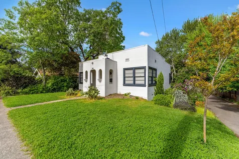 918 NE 8th Street Grants Pass OR 97526