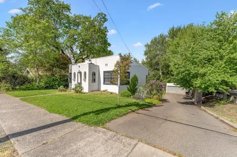 918 NE 8th Street Grants Pass OR 97526
