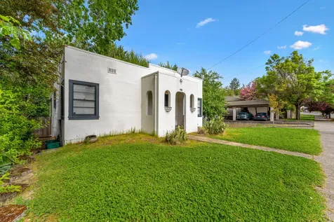918 NE 8th Street Grants Pass OR 97526