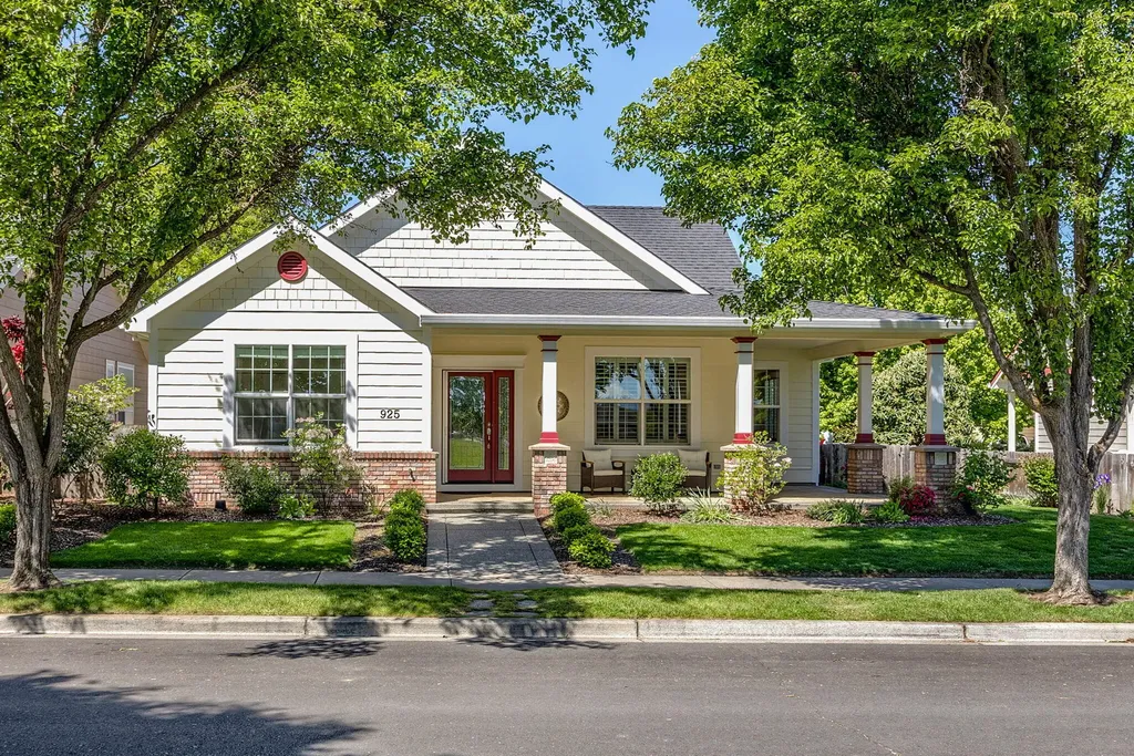 925 Rustler Peak Street Central Point OR 97502