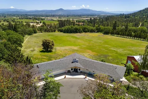 4640 Scenic Avenue Central Point OR 97502