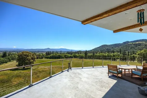 4640 Scenic Avenue Central Point OR 97502