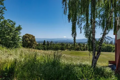 4640 Scenic Avenue Central Point OR 97502