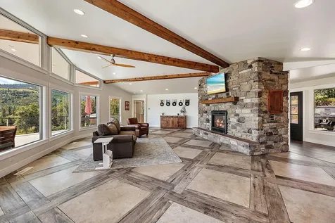 4640 Scenic Avenue Central Point OR 97502