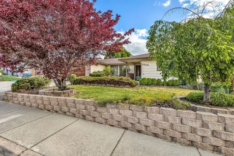 3039 Lazy Creek Drive Medford OR 97504