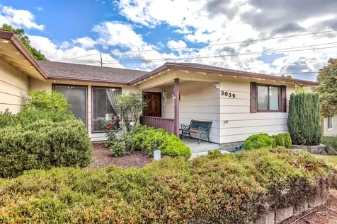 3039 Lazy Creek Drive Medford OR 97504