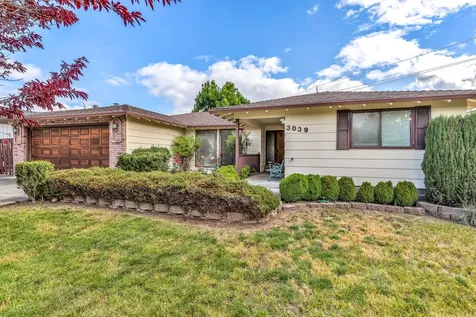 3039 Lazy Creek Drive Medford OR 97504