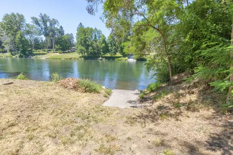 2100 Rogue River Highway Grants Pass OR 97527