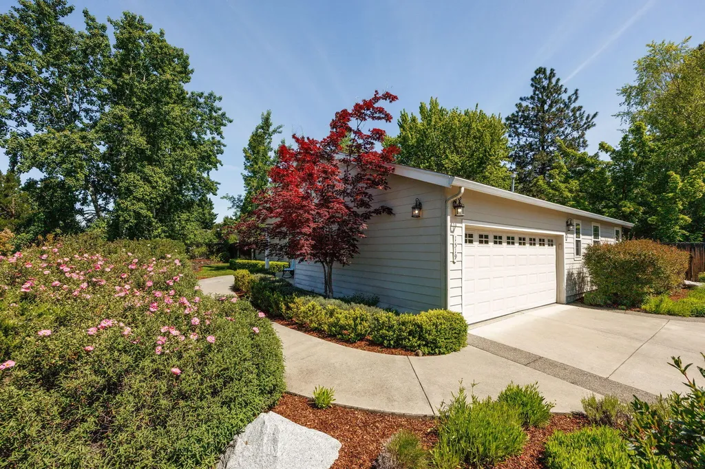 1519 Stardust Way Medford OR 97504
