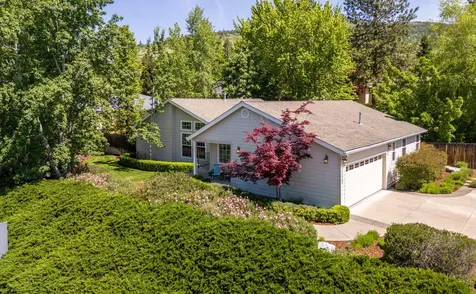 1519 Stardust Way Medford OR 97504