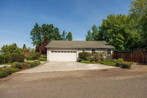 1519 Stardust Way Medford OR 97504