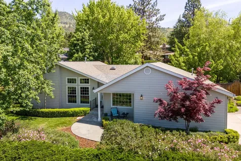 1519 Stardust Way Medford OR 97504