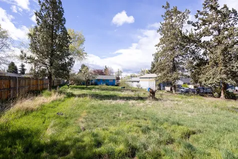 1749 SW Kalama Avenue Redmond OR 97756