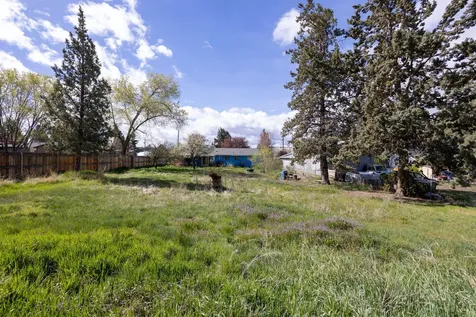 1749 SW Kalama Avenue Redmond OR 97756