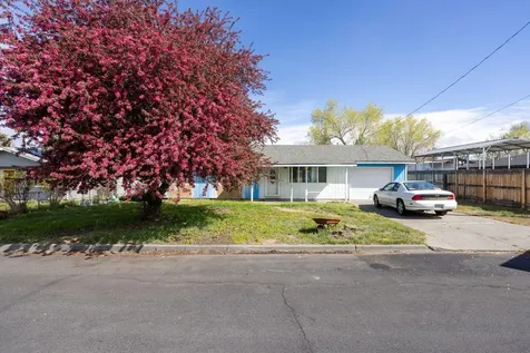 1749 SW Kalama Avenue Redmond OR 97756