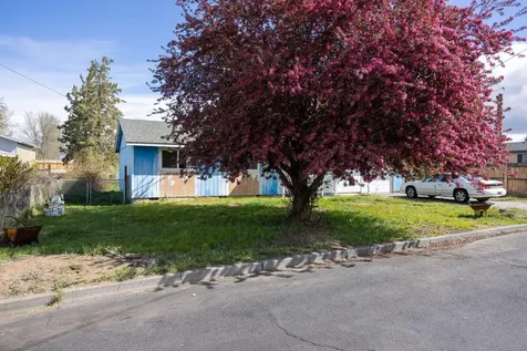 1749 SW Kalama Avenue Redmond OR 97756