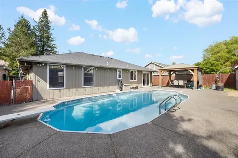 2220 Ridge Way Medford OR 97504