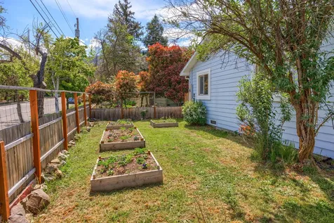 219 W Hersey Street Ashland OR 97520