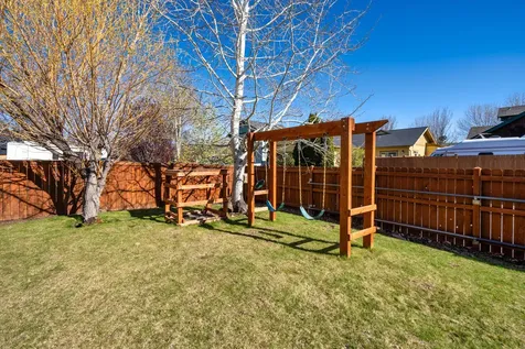 1662 NW Ivy Avenue Redmond OR 97756