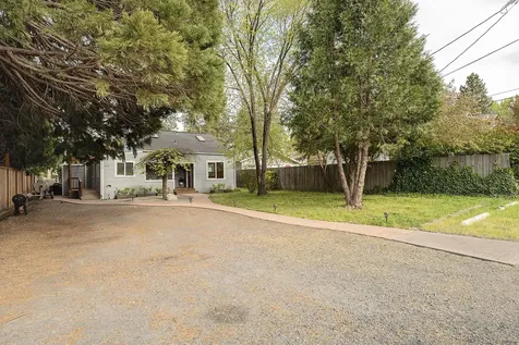 550 Ray Lane Ashland OR 97520