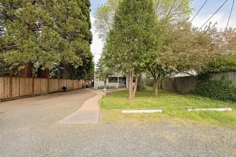 550 Ray Lane Ashland OR 97520