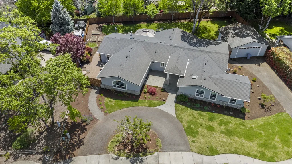 656 Oak Wood Eagle Point OR 97524