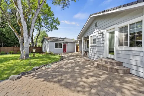 656 Oak Wood Eagle Point OR 97524