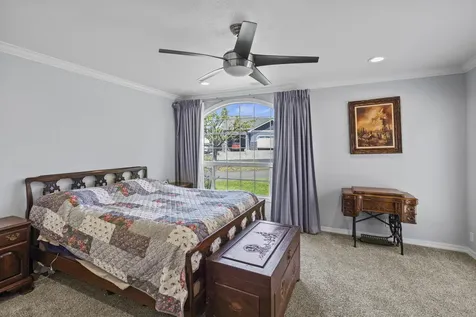 656 Oak Wood Eagle Point OR 97524
