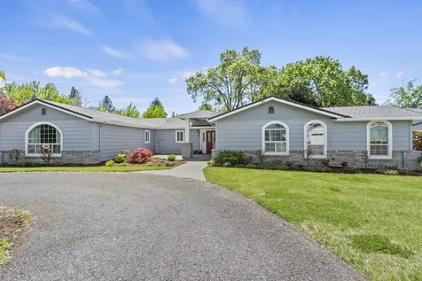 656 Oak Wood Eagle Point OR 97524