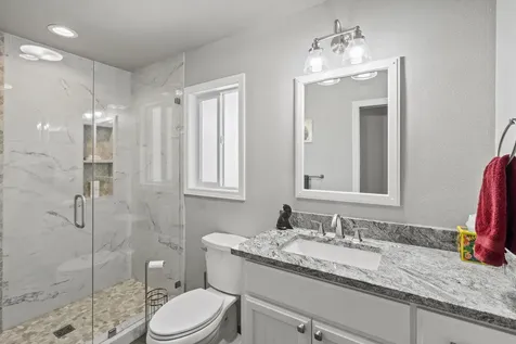 656 Oak Wood Eagle Point OR 97524