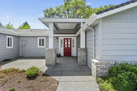 656 Oak Wood Eagle Point OR 97524