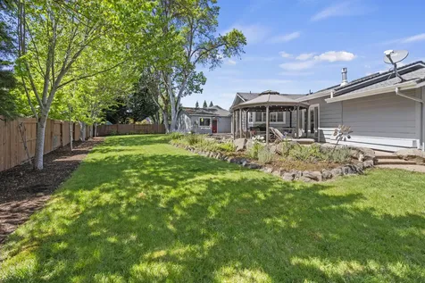 656 Oak Wood Eagle Point OR 97524